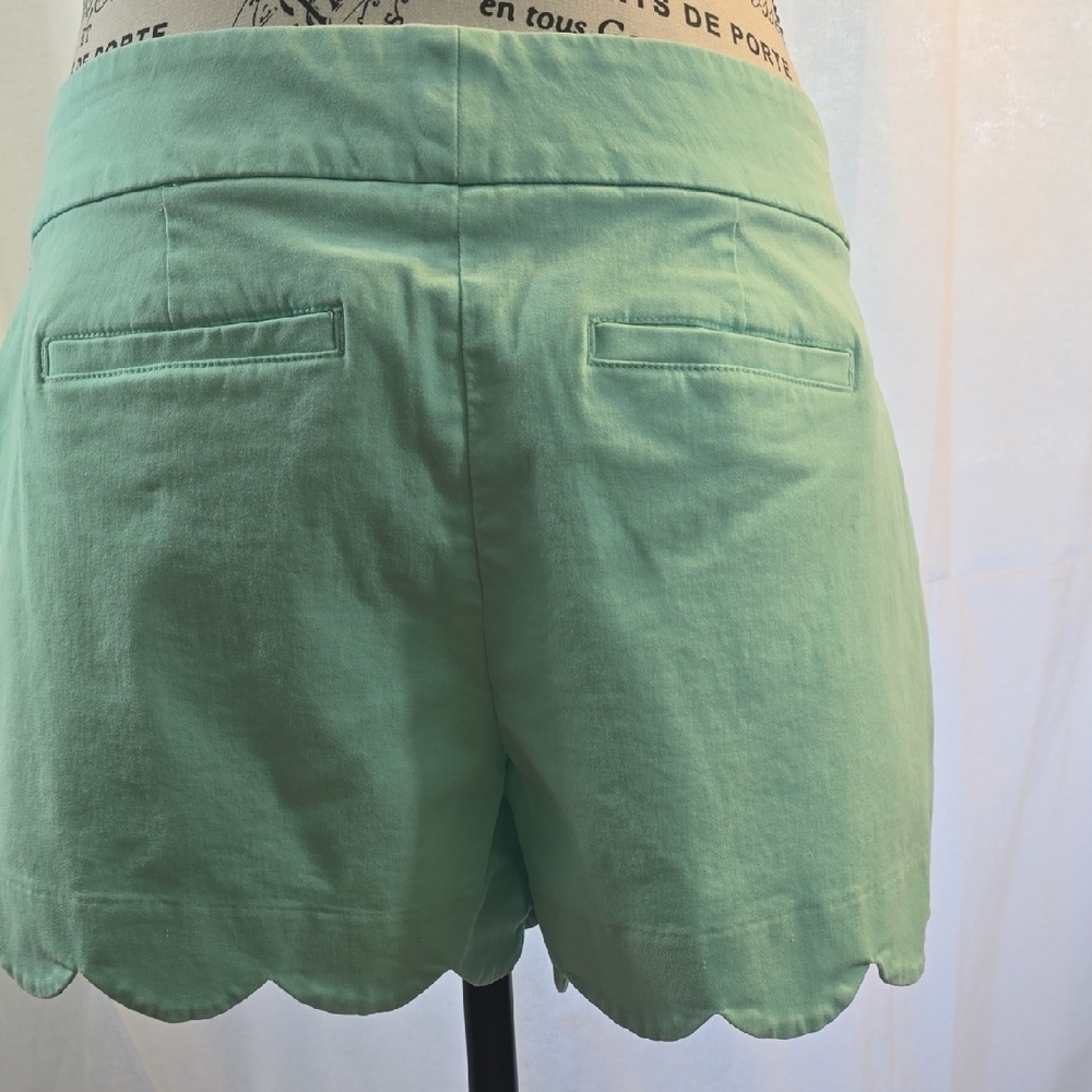 Crown & Ivy Light Green Scalloped Hem Shorts‎ - Picture 3 of 5